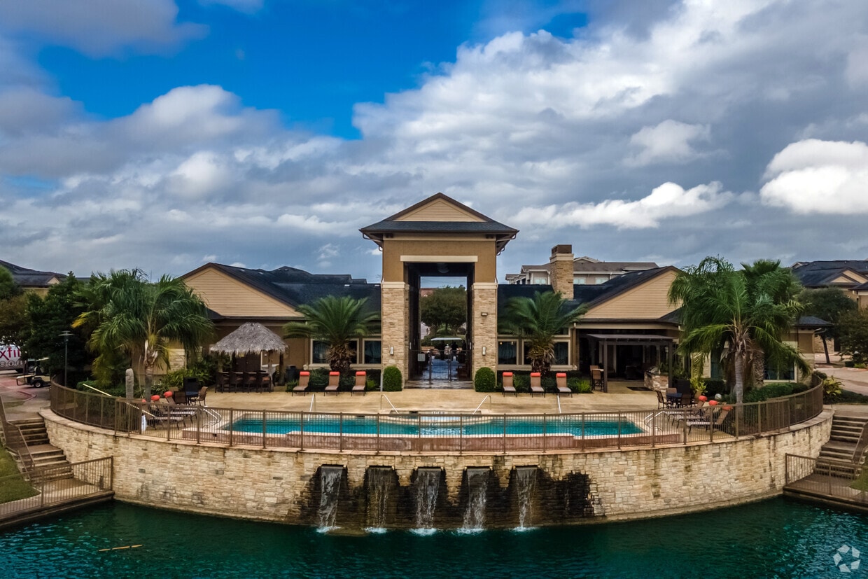 Falls At Copper Lake Apartments