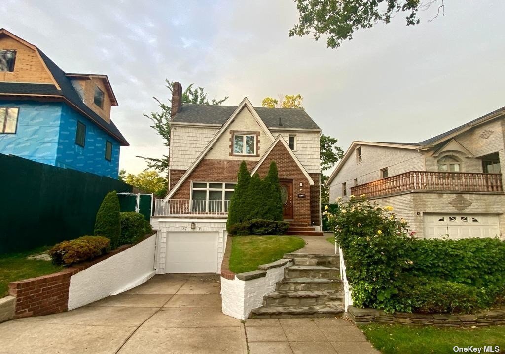 Foto principal - 87-11 Chevy Chase St