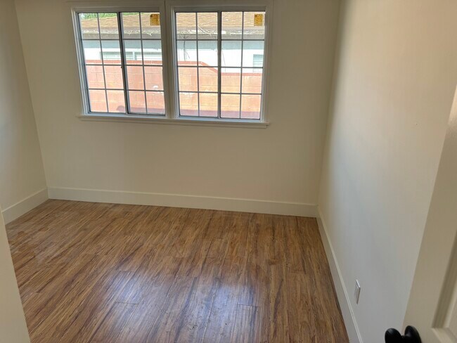 Building Photo - 1785 E Woodbury Rd