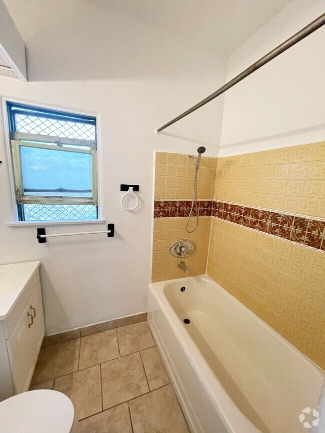 Casas de renta en San Fernando Gardens Pacoima, CA