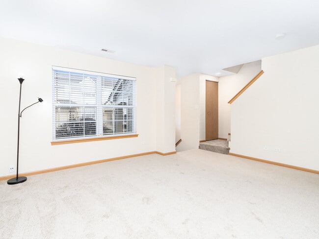 Building Photo - 2631 Canyon Dr