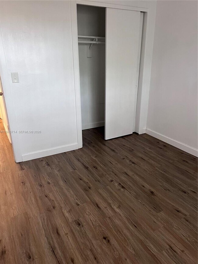 Foto del edificio - 1505 Crescent Cir