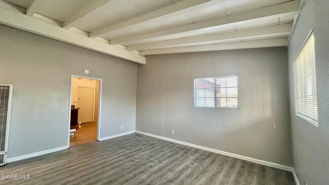 Foto del edificio - 45519 Cedar Ave