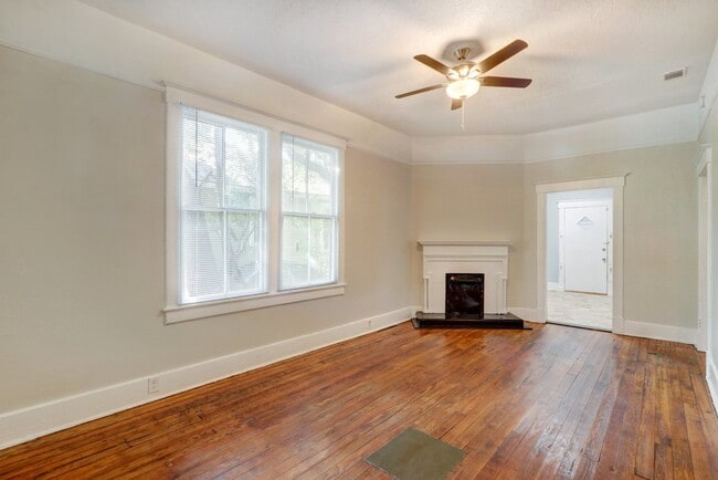 Foto del edificio - 706 E 34th St
