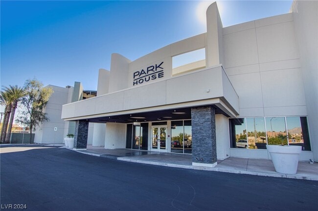 Building Photo - 8925 W Flamingo Rd