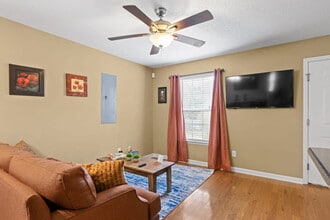Building Photo - 222 Elmwood Dr