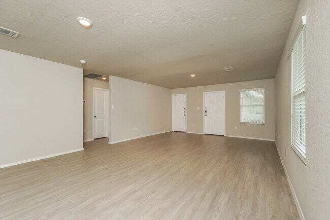 Foto del edificio - 6416 Cotton Ridge