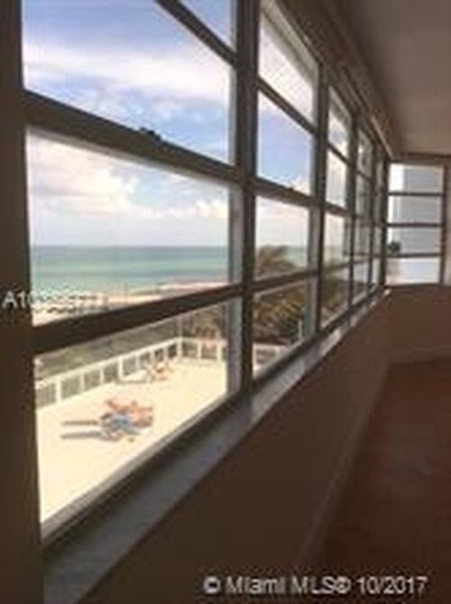 Foto del edificio - 7135 Collins Ave