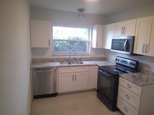 Building Photo - 3076 Grand View Ave