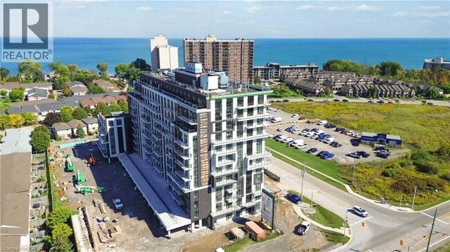 Building Photo - 461 Green Rd