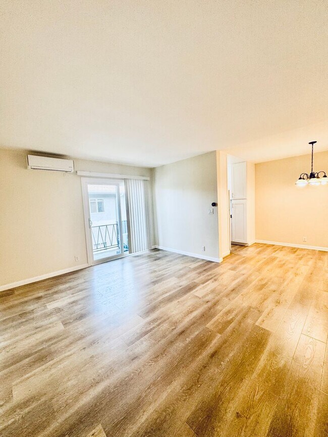 Building Photo - 642 Hayworth Ave