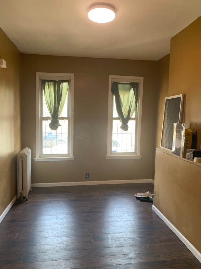 Foto del edificio - 28 Radde Pl