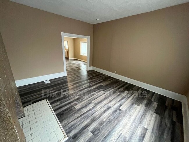 Building Photo - 976 Shuler Ave