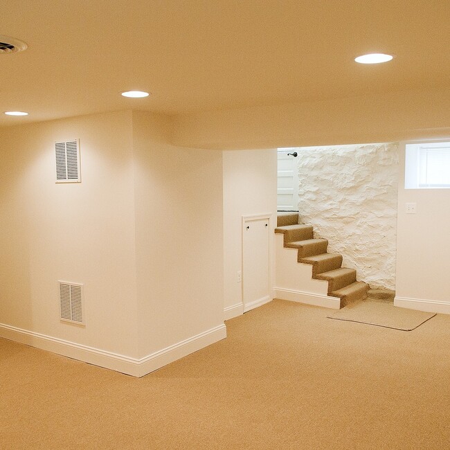 Building Photo - 6119 Bellona Ave