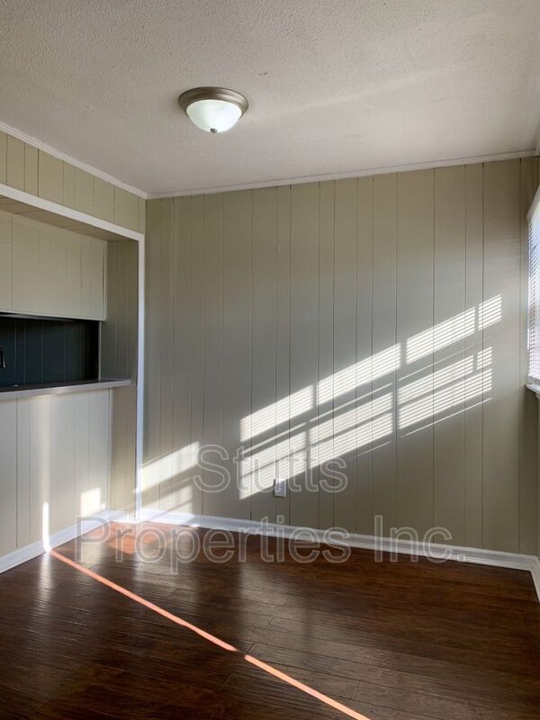 Foto del edificio - 1703 Robertson Blvd