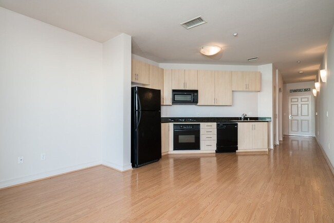 Building Photo - Park Blvd East 1 Bedroom! Available Now!