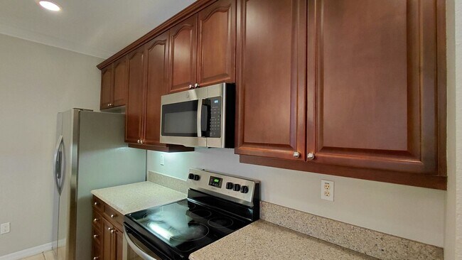 Foto del edificio - 3 Bedroom, 2 Bath Condo in Lakeside at Lakes of Windermere