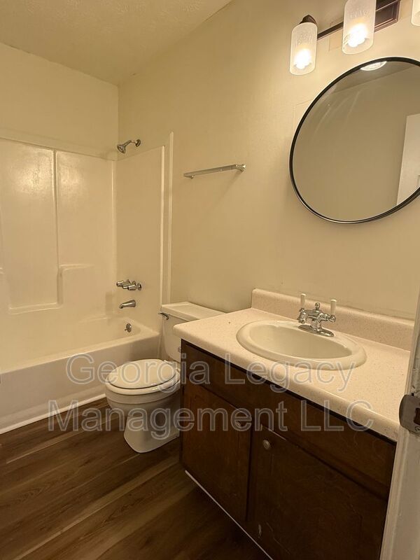 Building Photo - 365 Fowler Dr