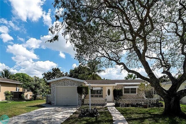 Building Photo - 915 SW 50th Terrace
