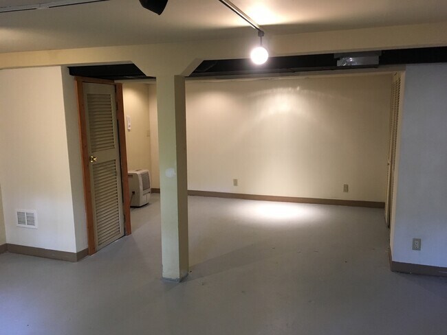 Foto del edificio - 8411 Abbott Ln