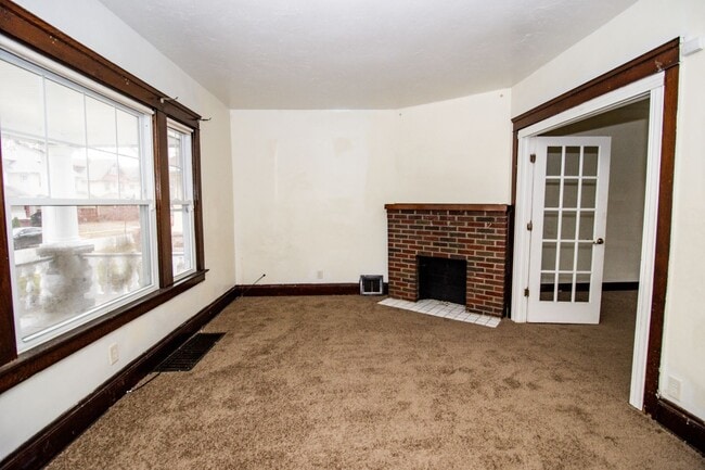 Building Photo - 9711 Parmelee Ave