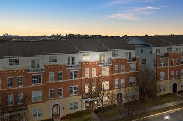Foto principal - 43602 Hampshire Crossing Square