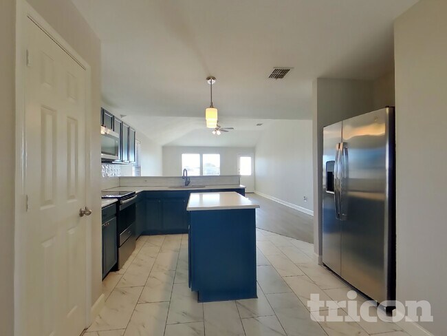 Building Photo - 240 Pine Crest Dr