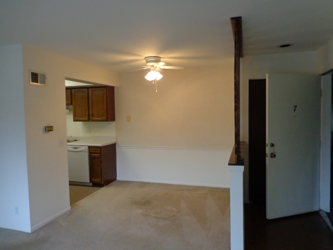 Building Photo - 6560 Kingsbridge Dr