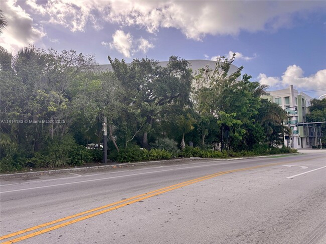 Building Photo - 2694 Inagua Ave