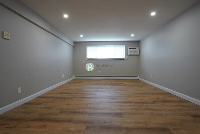 Foto del edificio - 394 Langley Rd
