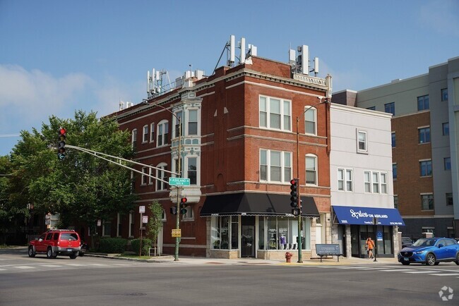 Building Photo - 3559 N Ashland Ave