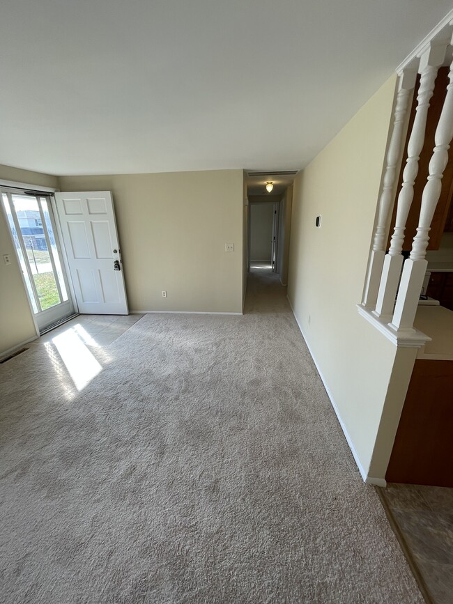 Living Room/hallway to bedrooms and bathroom - 3976 Malaer Dr