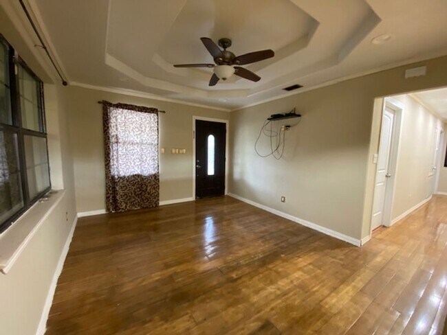 Building Photo - 2411 Tulipana Ave