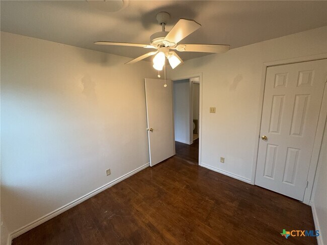 Foto del edificio - 3312 Lake Travis Ave
