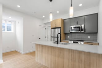 Building Photo - 9801-9153 153 St NW