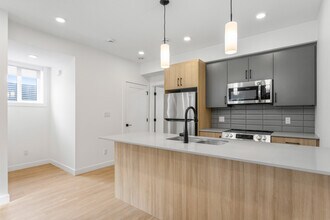 Building Photo - 9801-9153 153 St NW