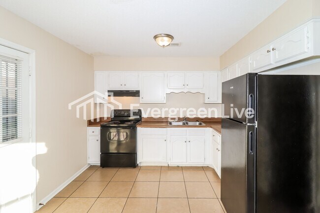 Foto del edificio - 4776 Stoney Hill Dr