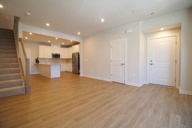 Building Photo - Well-located 2-bedroom