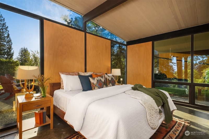 Photo - 14407 SE 55th St (Bellevue, WA)