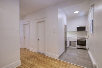 Building Photo - 6885-6891 Rue Sherbrooke O