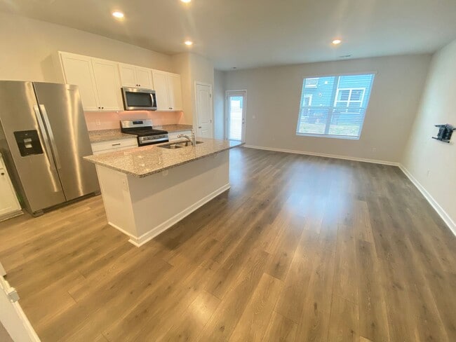 Building Photo - For Lease - 3 Bed, 2.5 Bath, 1600 sqft Tow...