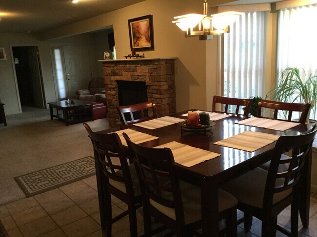 Foto del edificio - 3301 Village Rd