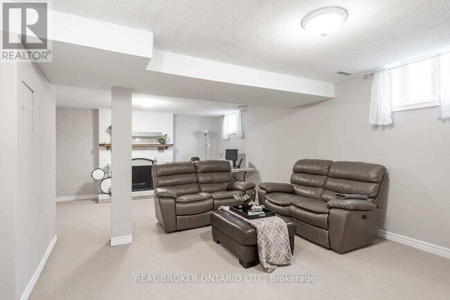 Building Photo - 2261 Hanbury Ct
