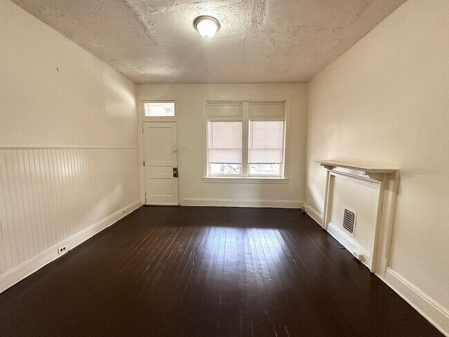 Foto del edificio - 4 Bedroom 1 Bathroom w/Garage in York City!