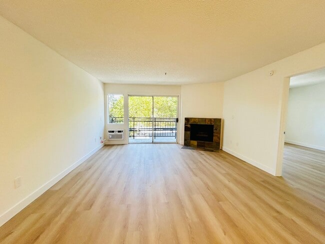 Building Photo - ven141