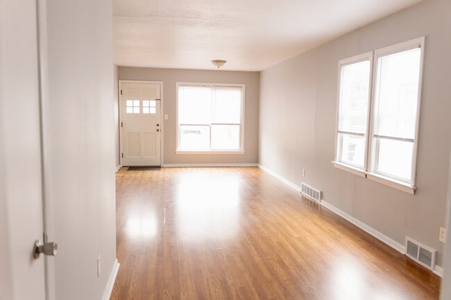 Foto del edificio - 12302 Milligan Ave