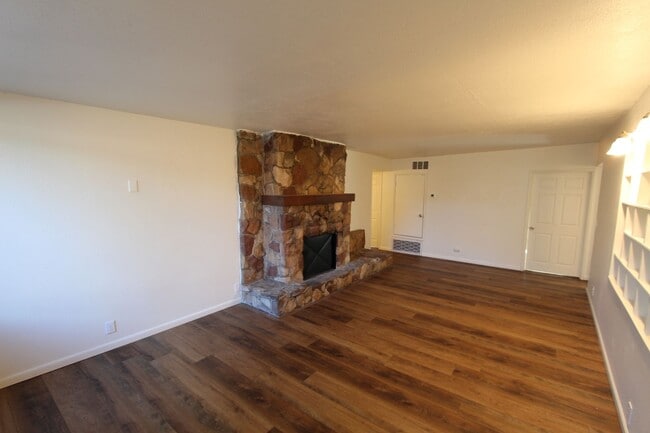 Building Photo - Price Improvement + $500 Move-In Special! Remodeled Unit with Community Garden – Prime Flagstaff ...