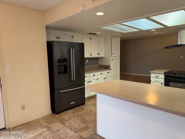 Foto del edificio - 7126 W Sunnyside Dr