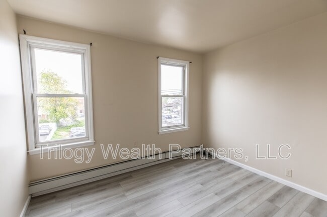 Photo - 154 Taylor St. - 3 Apartment