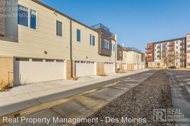 Building Photo - 3 br, 2.5 bath House - 121 E Center Street